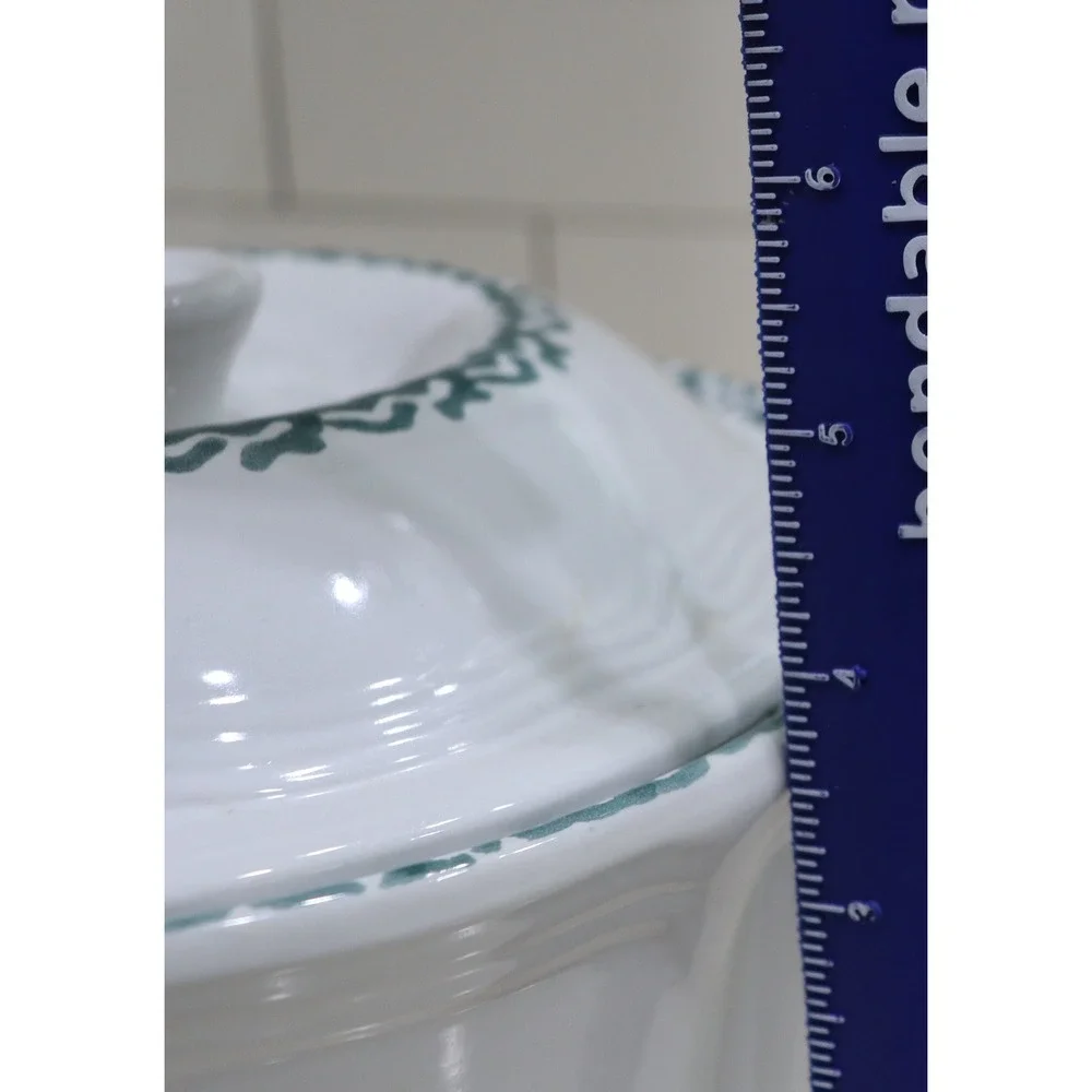 Tienshan Stoneware 2 Quart Round Casserole Dish with Lid Green Heart White